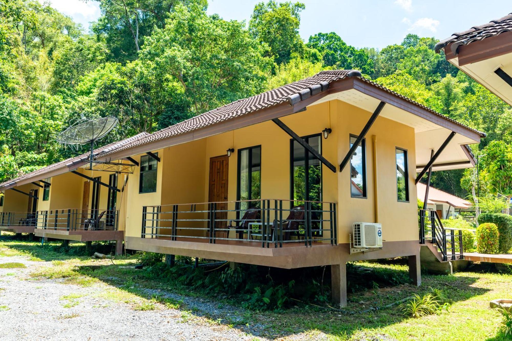 Khaosok Rainforest Resort 3*
